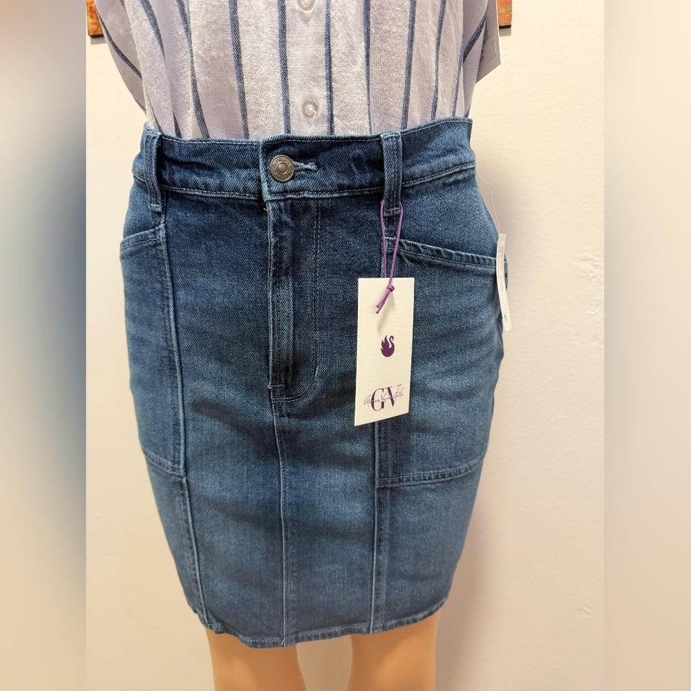 NWT GLORIA VANDERBILT Denim Blue Skirt size 6